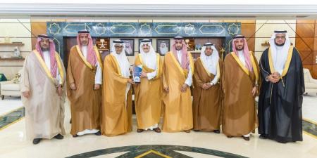 أمير الشرقية يستقبل رئيس وأعضاء مجلس إدارة جمعية دارك للإسكان التنموي - عرب فايف