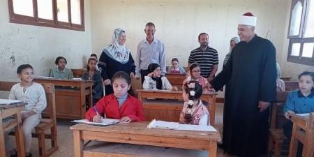 مدير الأزهر بالقليوبية يتابع امتحانات آخر العام - عرب فايف