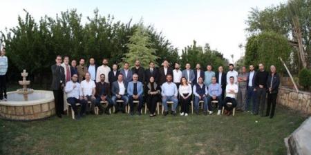 لقاء بين المرشحين المتنافسين على المجلس البلدي في بلدة المرج البقاعية تحت عنوان "اختلاف لا خلاف" - عرب فايف
