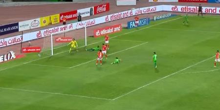 الدوري المصري الممتاز: صلاح محسن يسجل الهدف الأول للمصري البورسعيدي في مرمى الأهلي في الدقيقة السادسة - عرب فايف