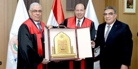 جامعة المنصورة تمنح النائب العام الدكتوراه الفخرية - عرب فايف
