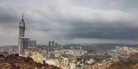 حتى 9 صباحًا.. أمطار خفيفة على أجزاء من مكة المكرمة - عرب فايف