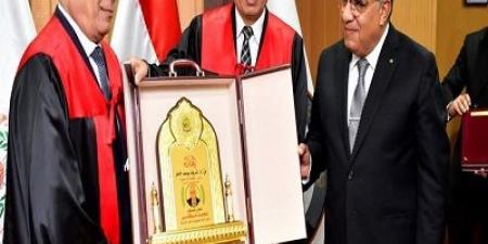 منح الدكتوراه الفخرية للنائب العام من جامعة المنصورة  - عرب فايف