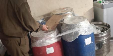 ضبط 5000 زجاجة عصير و20 كيلو كبدة منتهية الصلاحية في الدقهلية - عرب فايف