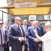 وزير العمل ومحافظ القاهرة يتفقدان مقاعد انتظار مُجهزة لعمال التراحيل بباب الشعرية - عرب فايف