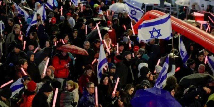 آلاف الإسرائيليين يحتشدون أمام الكنيست احتجاجًا على سياسات حكومة نتنياهو - عرب فايف