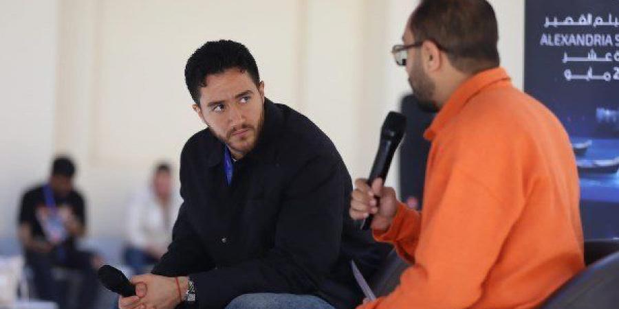 «مركز على أكل عيشي».. أحمد مالك يعلق على شائعات ارتباطه - عرب فايف