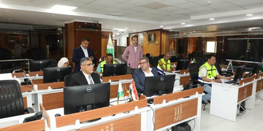 محافظ الجيزة يتابع الأحوال الجوية من مركز السيطرة - عرب فايف