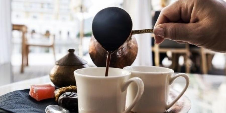شرب القهوة يقلل خطر الوهن .. دراسة تكشف سر الشباب العضلي في الشيخوخة - عرب فايف