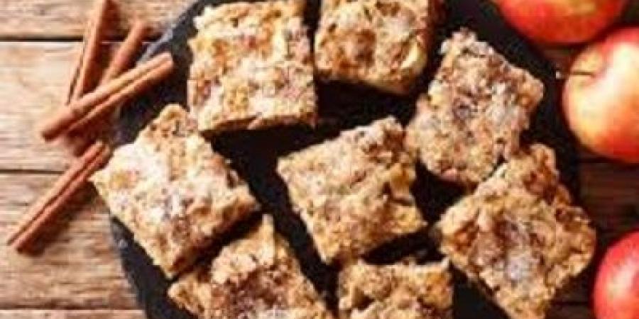 اجمعي بين الطراوة والنكهة .. براونيز التفاح والقرفة - عرب فايف