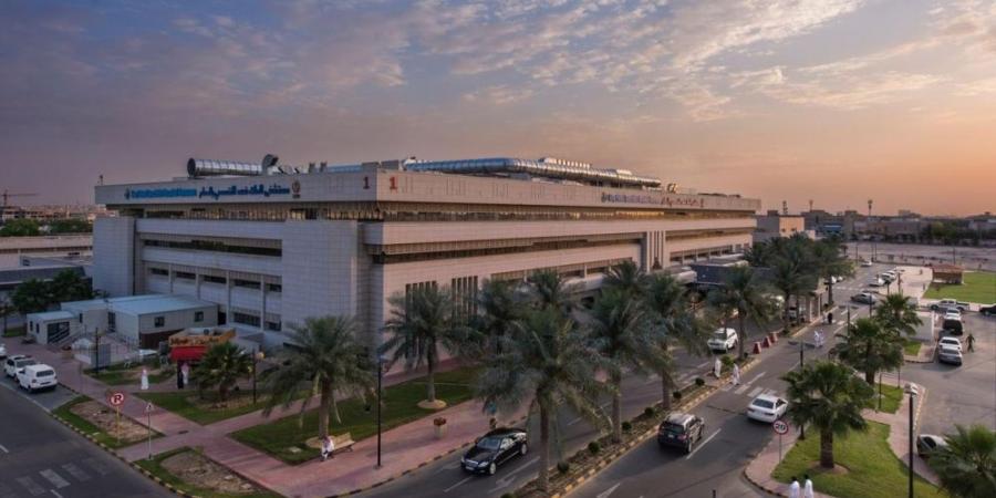 "فهد التخصصي".. استئصال ورم كلوي بوزن 3 كجم لمريض ثمانيني - عرب فايف