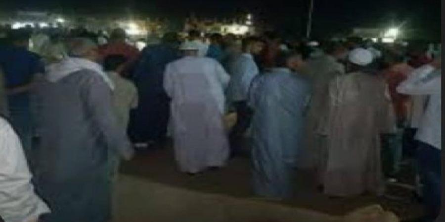 تشييع جثمان مهندسة وطفلها ضحيتي انفجار خط الغاز بأكتوبر بمسقط رأسهما بالفيوم - عرب فايف