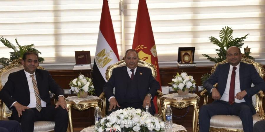 محافظ بورسعيد : البورصة فرصة لتنمية رأسمال المشروعات الصغيرة  - عرب فايف