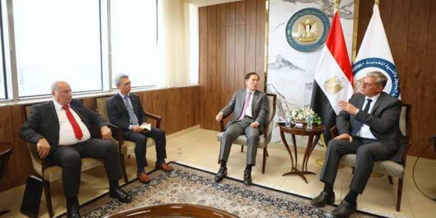 وزير البترول يبحث مع رئيس مؤسسة البترول الكورية فرص زيادة استثماراتها - عرب فايف