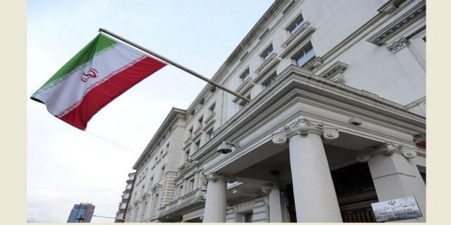 سفارة إيران فتحت سجل التعازي تكريما لضحايا ميناء رجائي وممثل عن رئيس الجمهورية حضر معزيًا - عرب فايف