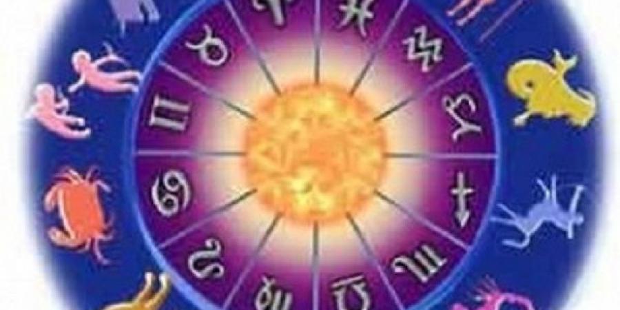 توقعات الأبراج وحظك اليوم الجمعة 2-5-2025 - عرب فايف
