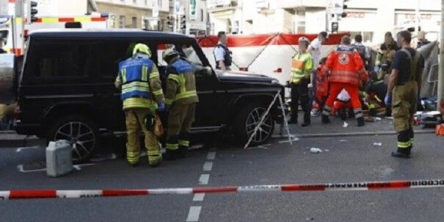 إصابة عدة أشخاص إثر اصطدام سيارة بحشد في شتوتغارت الألمانية - عرب فايف