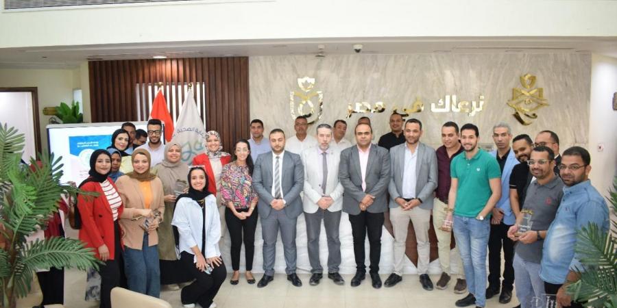 مدير فرع الرعاية الصحية بالأقصر يكرم المتميزين فى عيد العمال  - عرب فايف