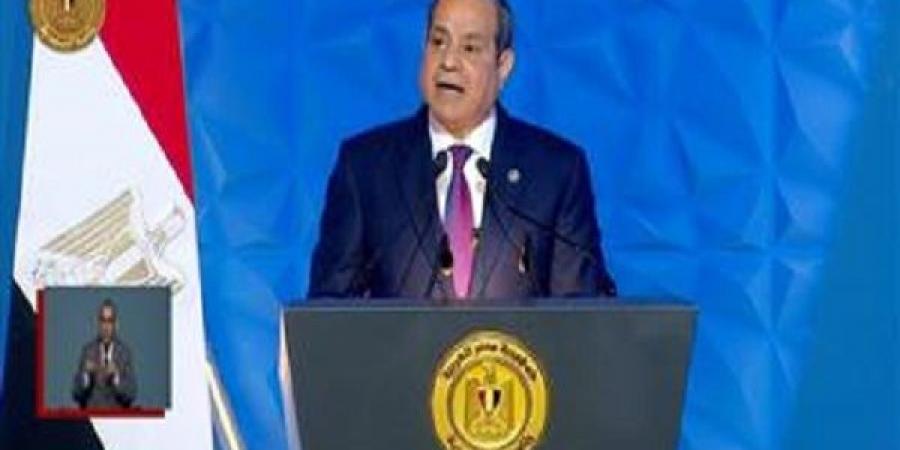 الرئيس السيسي: إصدار "قانون العمل الجديد" نقلة نوعية فى مسيرة الحقوق العمالية - عرب فايف