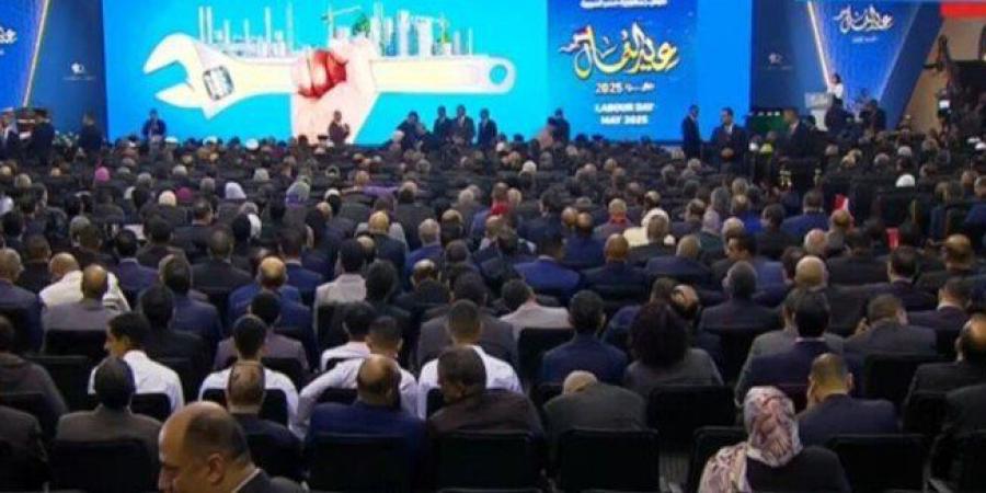 بحضور الرئيس السيسي.. بدء احتفالية عيد العمال 2025 بالسويس - عرب فايف