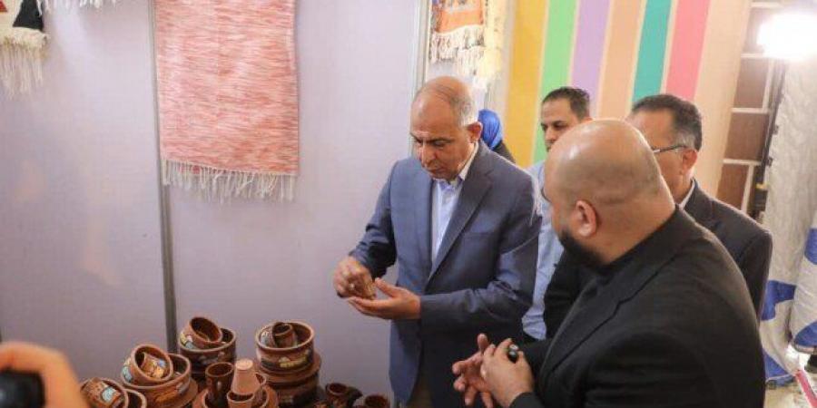 محافظ المنيا: دورنا دعم الحرف اليدوية والصناعات الصغيرة لتمكين الأسر المنتجة - عرب فايف