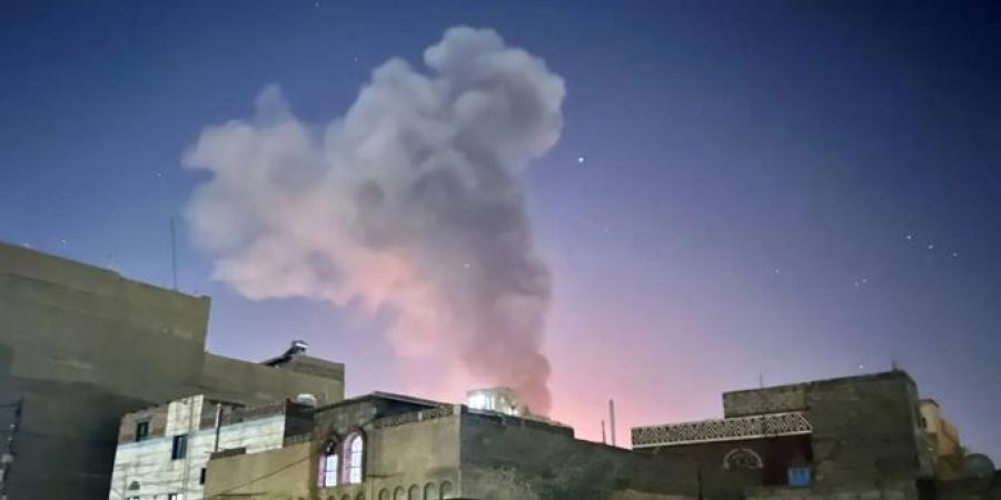 "سبأ": 12 غارة أميركية استهدفت محافظات الجوف وصنعاء وعمران باليمن فجرًا - عرب فايف