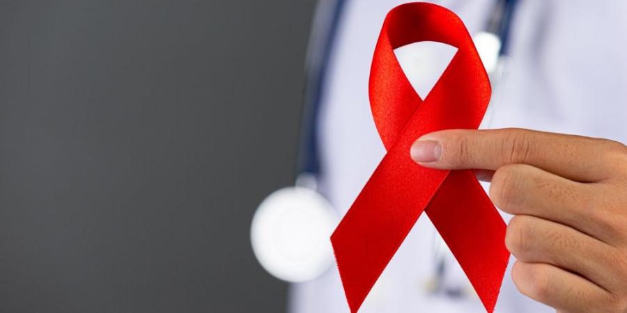 أغلبهم ذكور.. الصحة: 10 آلاف متعايش مع الإيدز يتلقون العلاج بالمملكة - عرب فايف