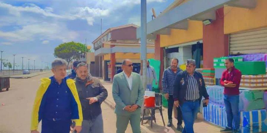 رئيس الغرفة التجارية بدمياط ورئيس المدينة يتفقدان سوق شطا - عرب فايف
