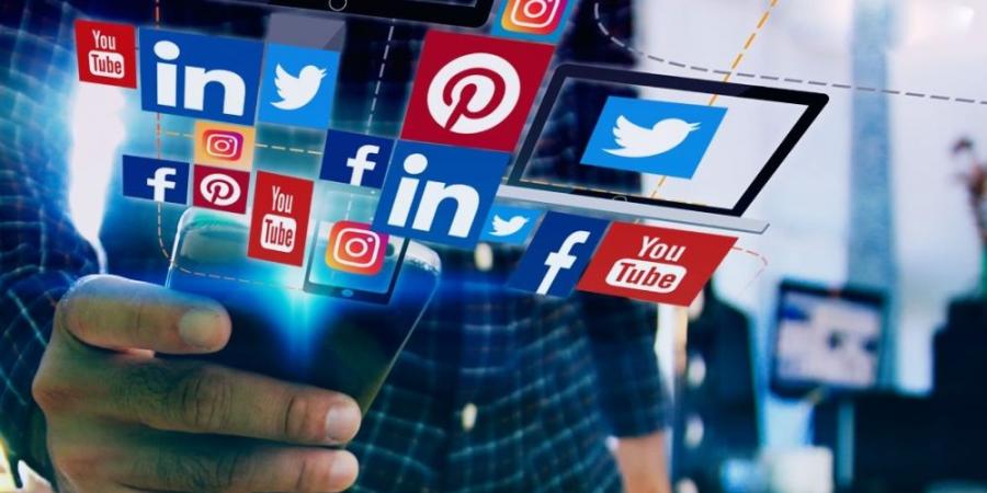 حجب حسابات مشاهير.. توترات الهند وباكستان تصل إلى وسائل التواصل - عرب فايف