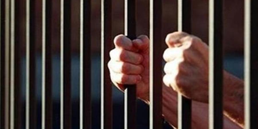 المشدد 7 سنوات لشقيقين وبراءة شقيقان آخرين لقتلهم شخص بالخصوص  - عرب فايف