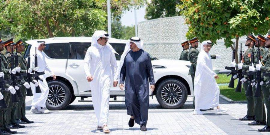 أمير قطر ورئيس الإمارات يبحثان العلاقات الأخوية والتطورات الإقليمية - عرب فايف