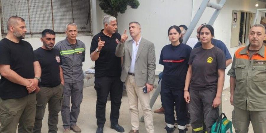 العميد فرح تفقد نقاط تمركز عناصر الدفاع المدني وأعطى توجيهاته بتقديم المساعدة الفورية للناخبين - عرب فايف