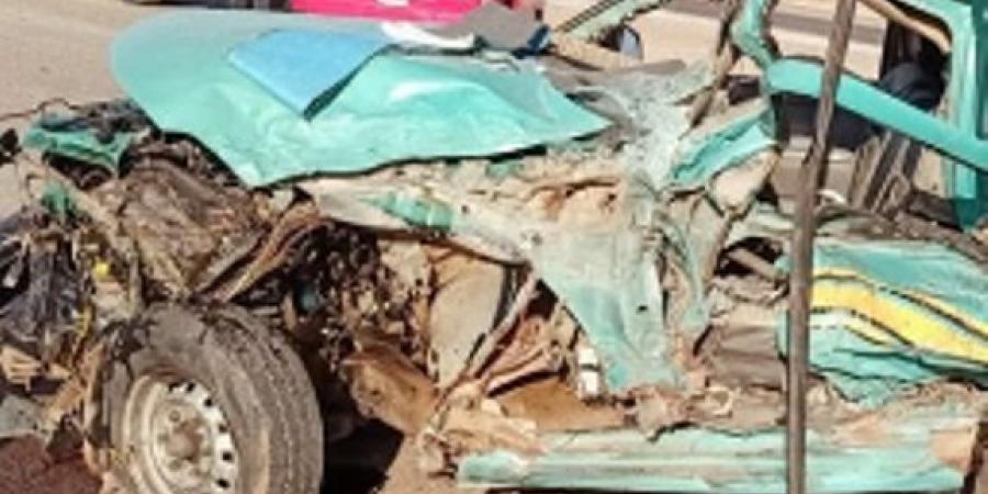 مصرع وإصابة 11 عاملا في تصادم سيارة نقل وميكروباص بمدينة بدر - عرب فايف