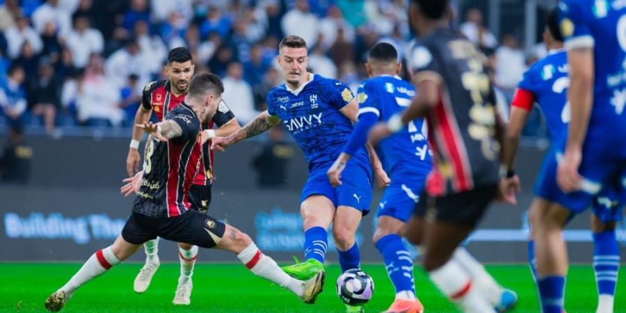 غداً.. الهلال يواجه الرائد في صراع القمة والهبوط - عرب فايف