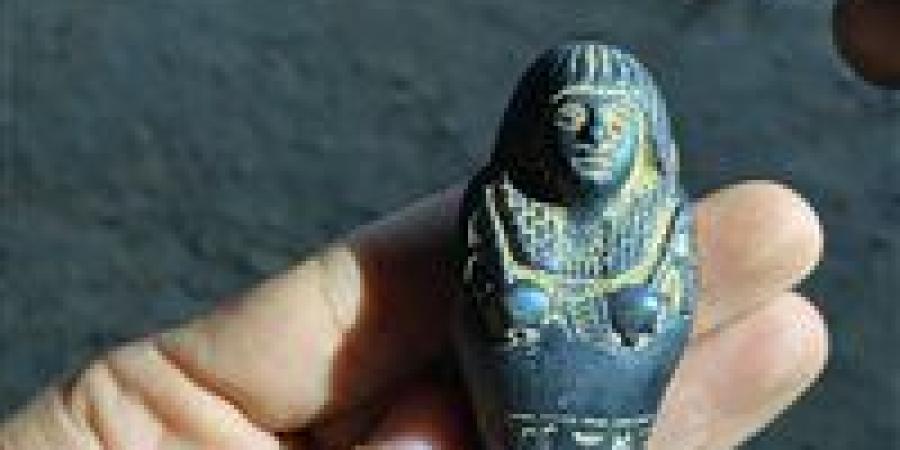 ضبط 3 أشخاص بالقاهرة بحوزتهم تمثالين فرعونية مقلدة وأسلحة نارية في واقعة نصب - عرب فايف