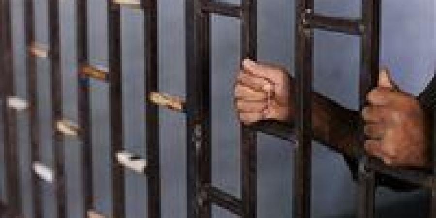 الداخلية تضبط صاحب محل بالشرقية يبيع أجهزة لفك شفرات القنوات الفضائية - عرب فايف