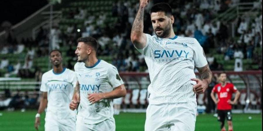 الفوز الأول.. بخماسية الهلال يهزم الرائد بدوري روشن - عرب فايف