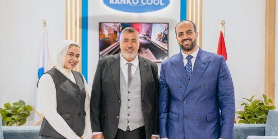 وزير الصناعة يتفقد جناح شركة رانكو كول في معرض التبريد والتكييف - عرب فايف