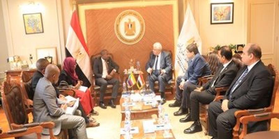 وزير التعليم العالي يستقبل وزير خارجية جمهورية القمر المتحدة - عرب فايف