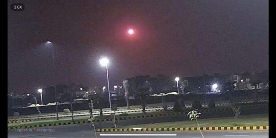 وسائل إعلام باكستانية: الجيش بدأ بشن هجمات رداً على قصف الجيش الهندي - عرب فايف