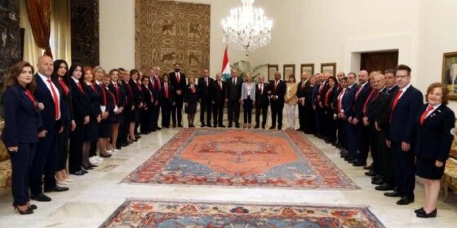 عون رعى إطلاق الحملة المالية للصليب الأحمر للعام 2025: أقدم لكم راتبي دعمًا وأعدكم بالبقاء سندا كبيرا لكم - عرب فايف