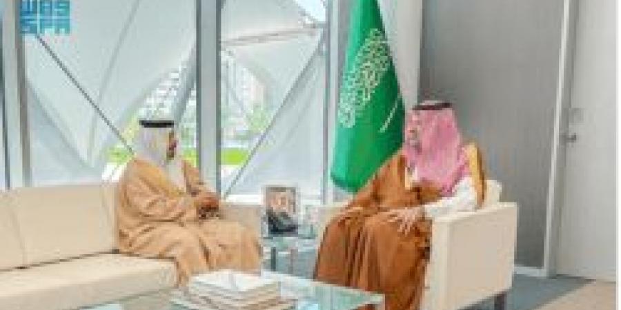 سمو الأمير فيصل بن سلمان يستقبل سفير البحرين لدى المملكة - عرب فايف