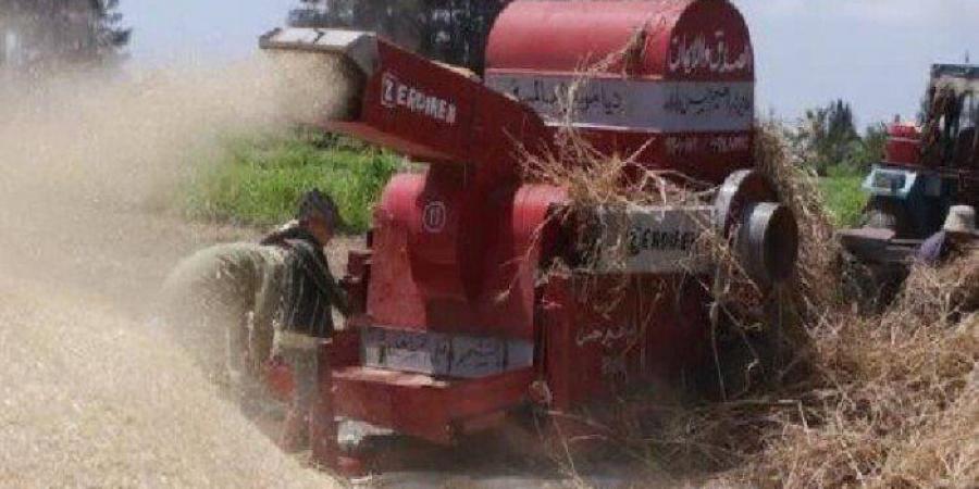 وفاة مزارع داخل أرضه بالسنطة بعد أن سحبته ماكينة الدراس - عرب فايف
