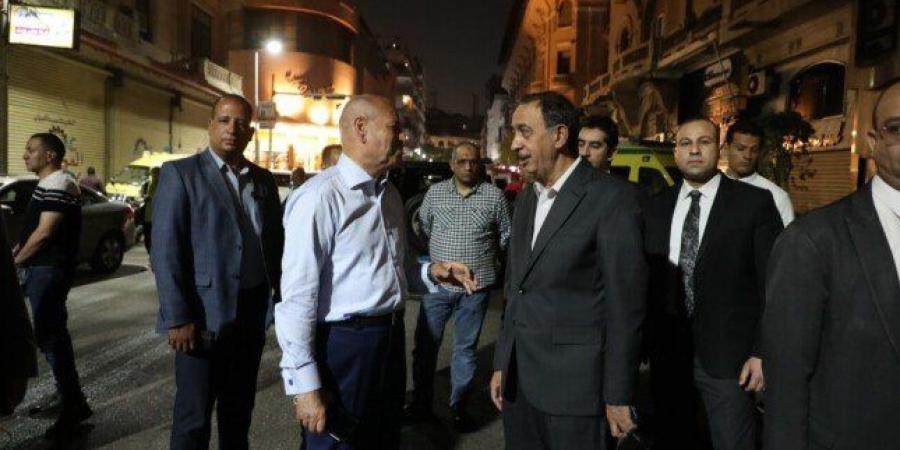 مدير أمن القاهرة يتابع إخماد النيران في عقار بوسط البلد - عرب فايف