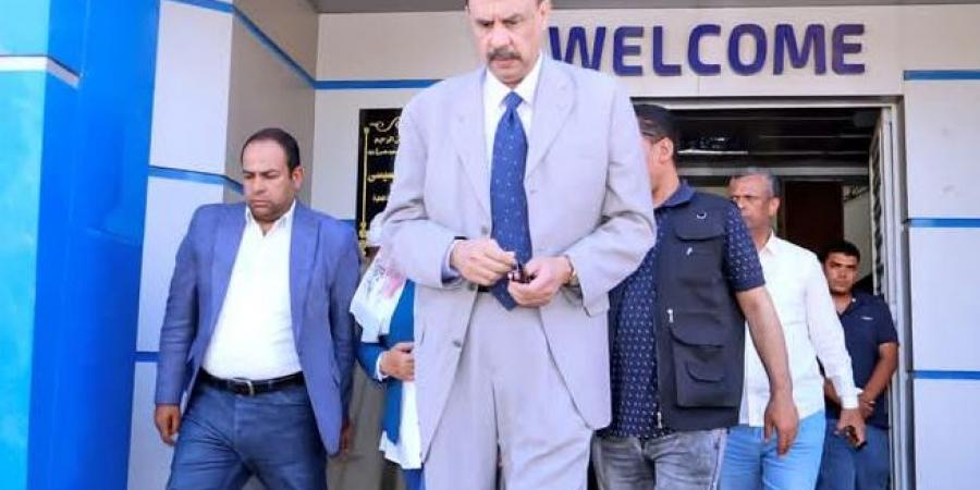 محافظ سوهاج يتفقد معرض تسويق المنتجات الحرفية - عرب فايف