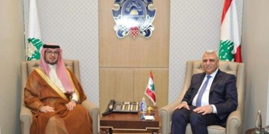 بخاري زار اللواء شقير وبحث مع التطورات الراهنة في لبنان والمنطقة - عرب فايف