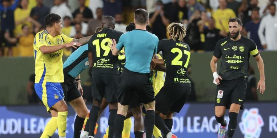 أحداث «الكلاسيكو».. بدأت بهجمة ديابي وانتهت بـ 3 بطاقات - عرب فايف