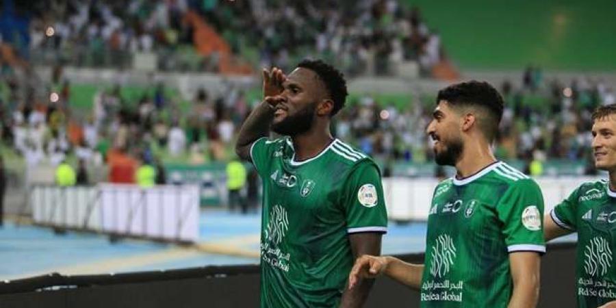 لماذا طلب كيسيه قميص رونالدو عقب نهاية اللقاء بدوري روشن؟ - عرب فايف