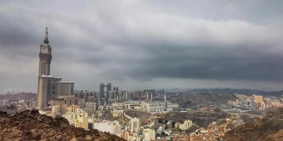 حتى 9 صباحًا.. أمطار خفيفة على أجزاء من مكة المكرمة - عرب فايف