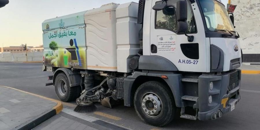 بقيق.. رفع 120 ألف طن من الأنقاض والنفايات خلال الربع الأول من 2025 - عرب فايف